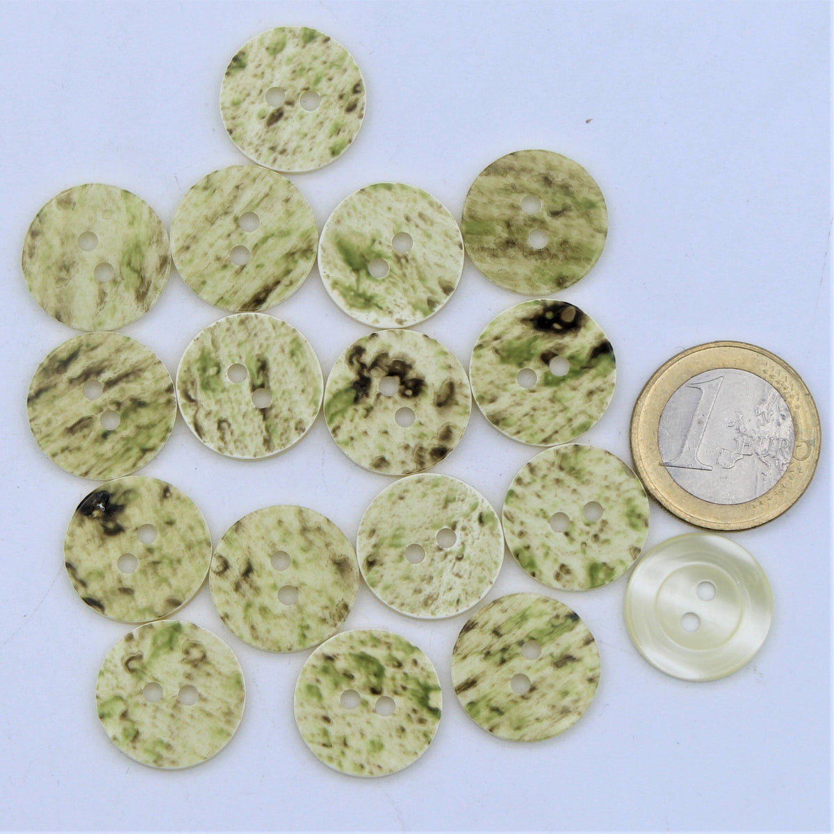 Polyester Green Camo Button 4 holes  #KP44003 - ACCESSOIRES LEDUC