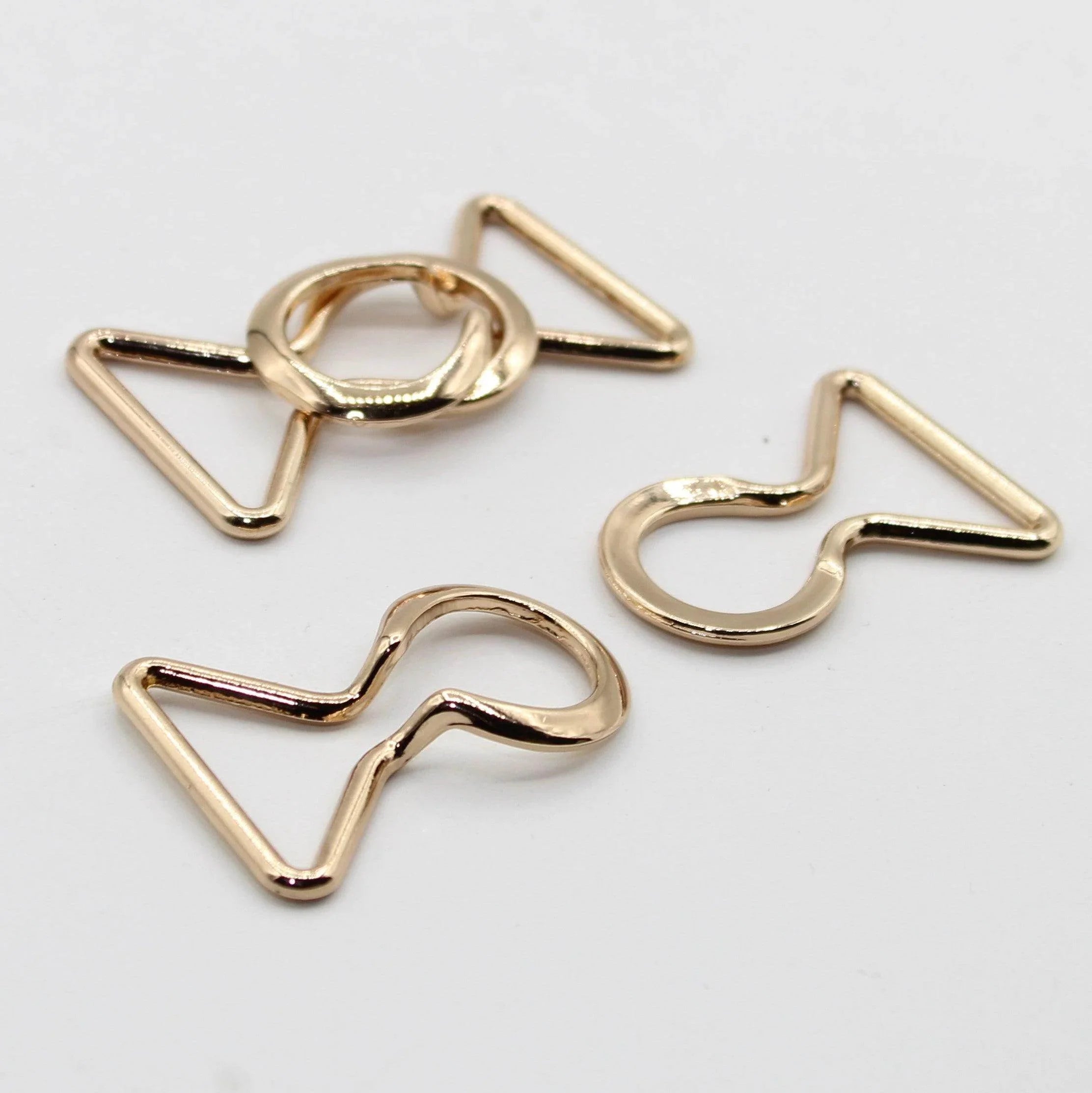 1 set Clipsable Crossed Buckles Gold, Gunmetal or Silver #BME3x03 - ACCESSOIRES LEDUC BV