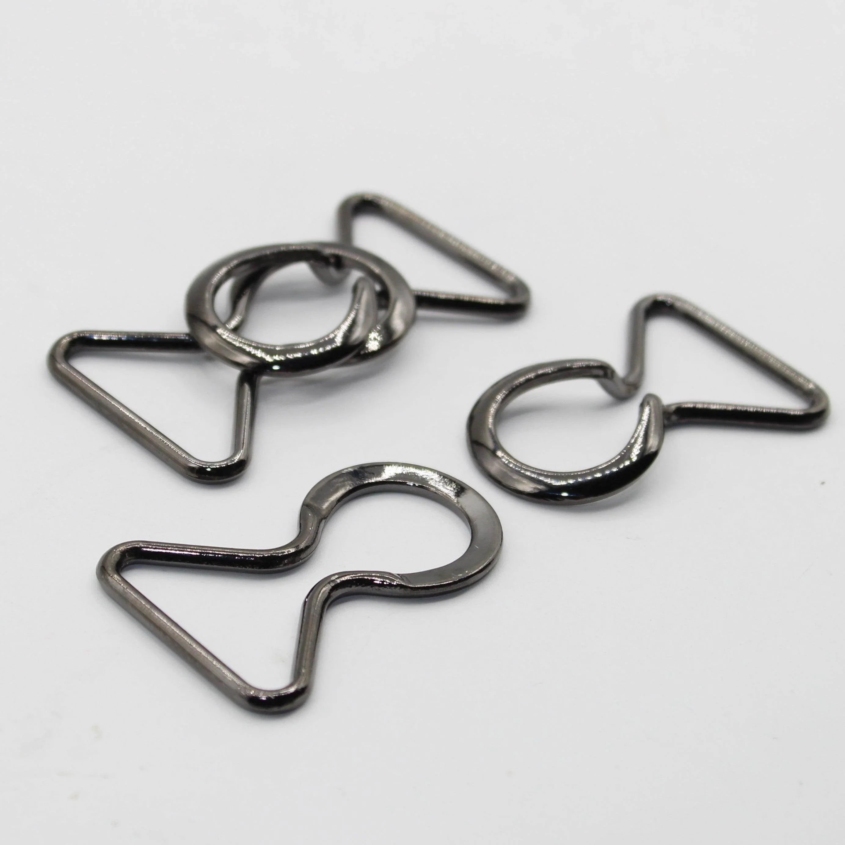 1 set Clipsable Crossed Buckles Gold, Gunmetal or Silver #BME3x03 - ACCESSOIRES LEDUC BV