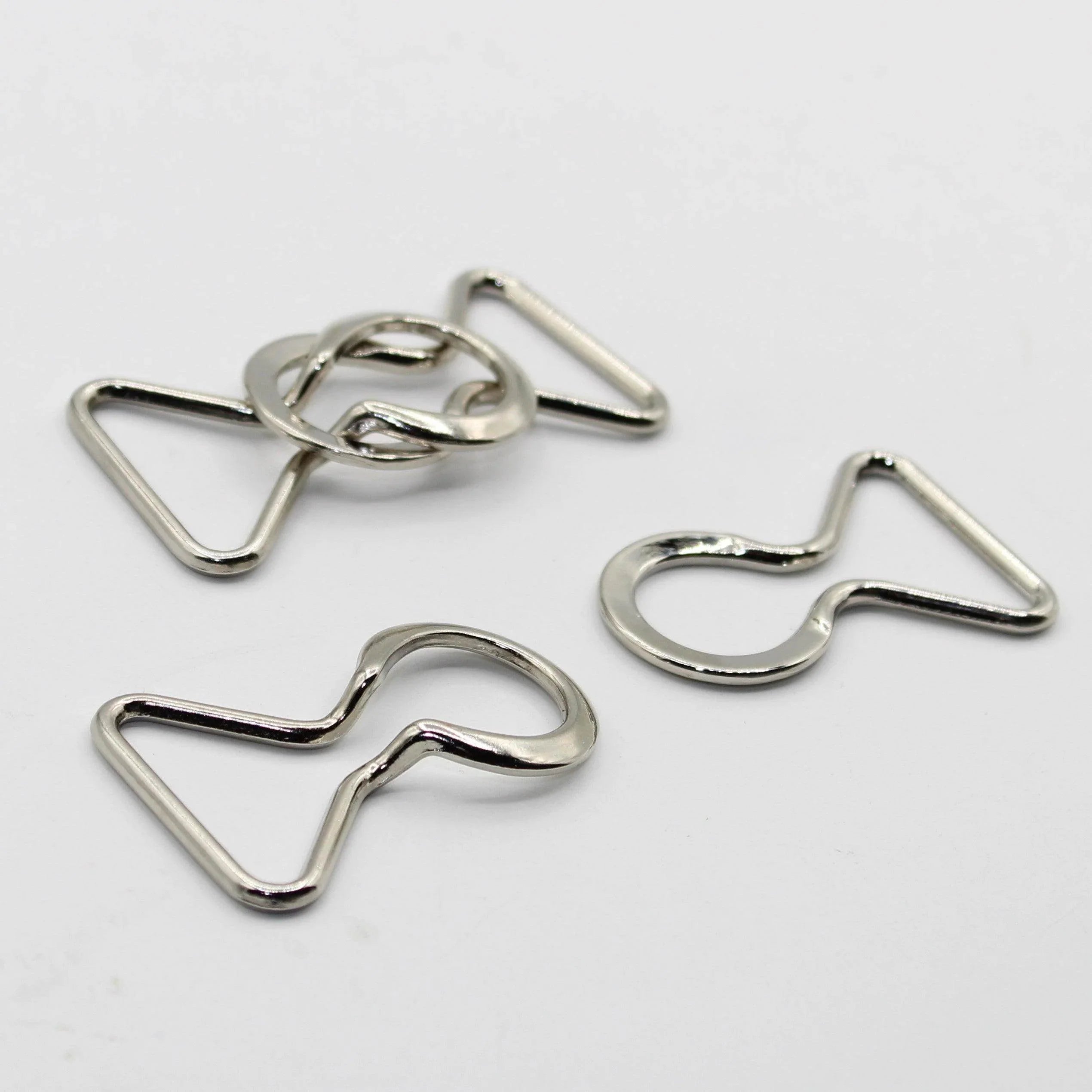 1 set Clipsable Crossed Buckles Gold, Gunmetal or Silver #BME3x03 - ACCESSOIRES LEDUC BV