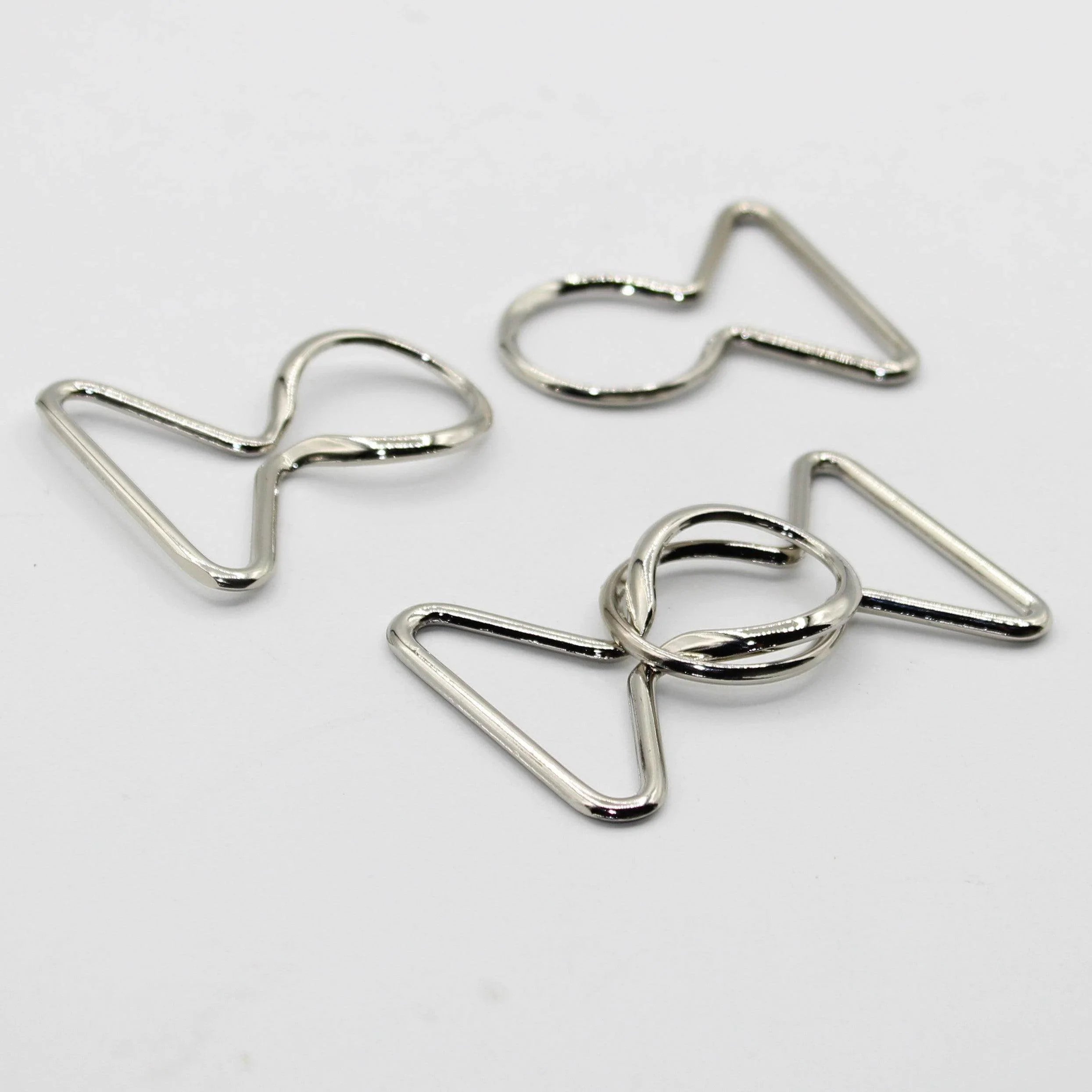 1 set Clipsable Crossed Buckles Gold, Gunmetal or Silver #BME3x03 - ACCESSOIRES LEDUC BV