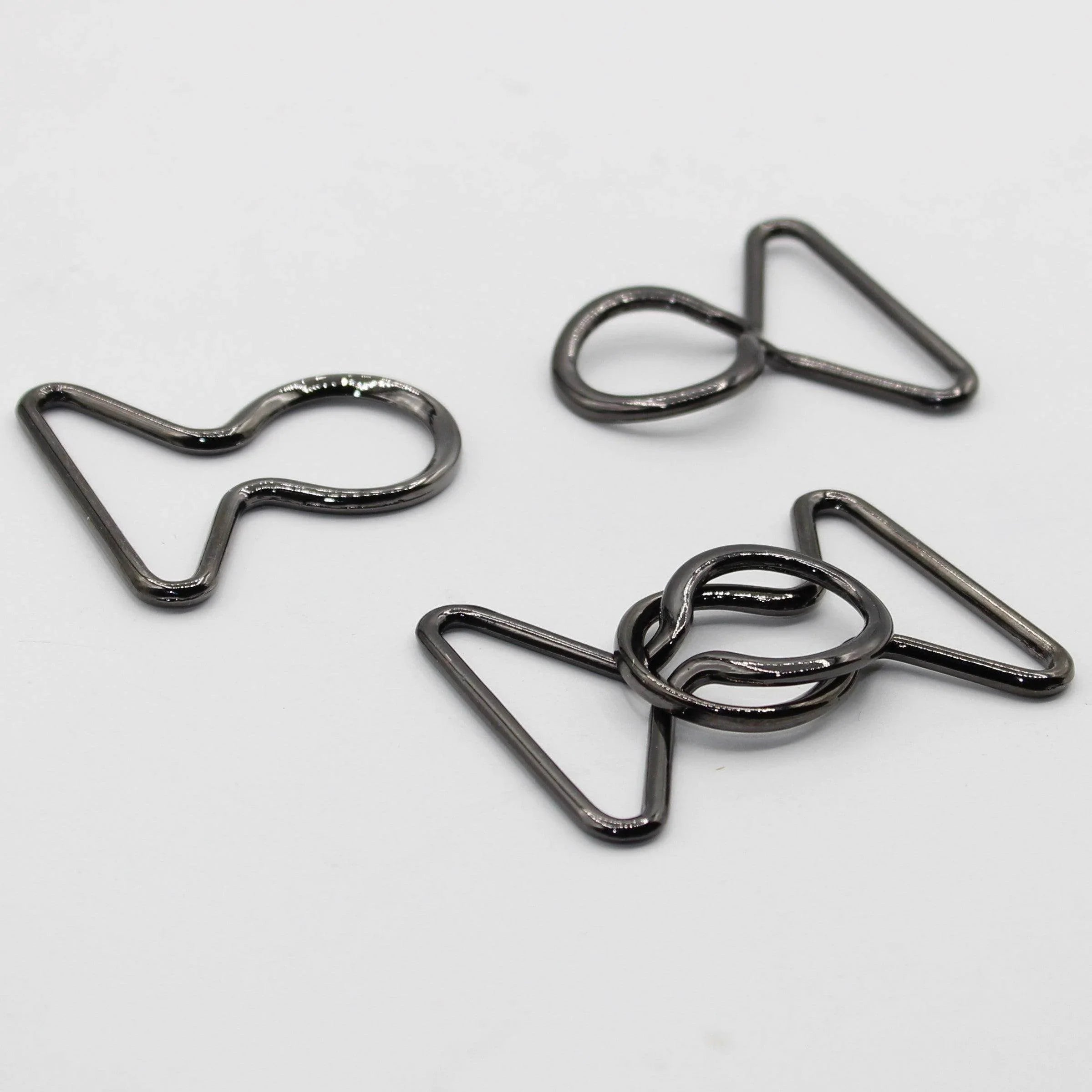 1 set Clipsable Crossed Buckles Gold, Gunmetal or Silver #BME3x03 - ACCESSOIRES LEDUC BV
