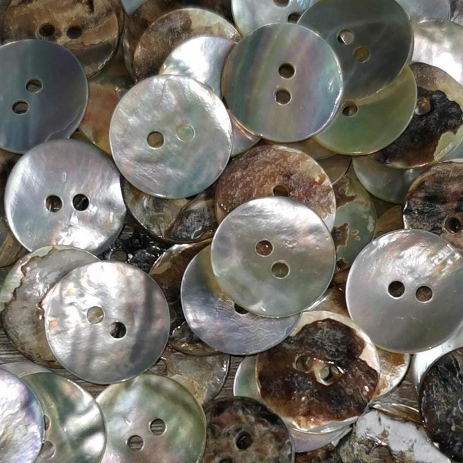 100 pièces - 2 trous Shell Button 15mm (24 ") - (KS2 536 24") Akoya - ACCESSOIRES LEDUC